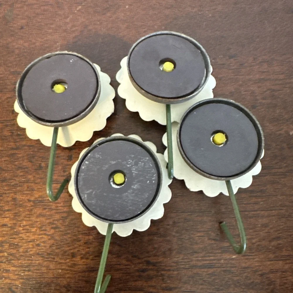 4 Pc Set Vintage Flower Single Hook Hanging Fridge Magnet Yellow Daisy 2 3/8